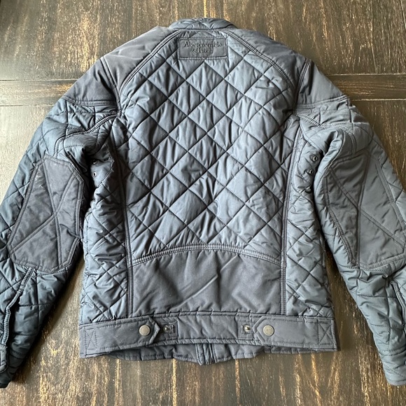 Abercrombie & Fitch Quilted Jacket with light padding. Size XS - Picture 9 of 11